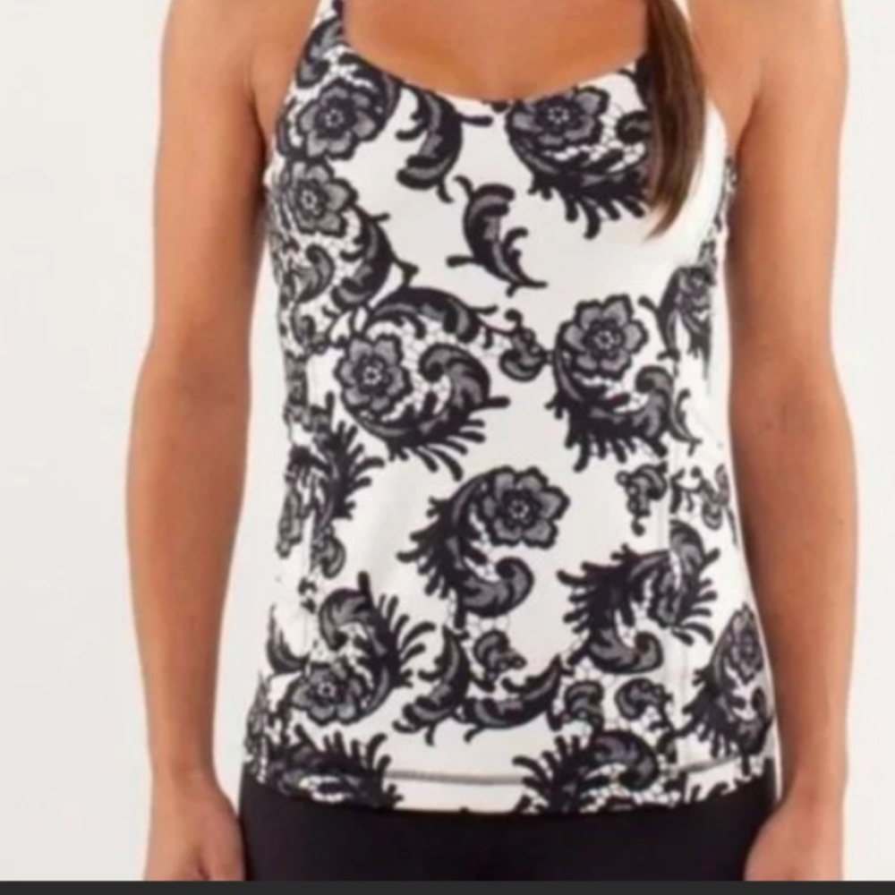 Lululemon workout tank 8